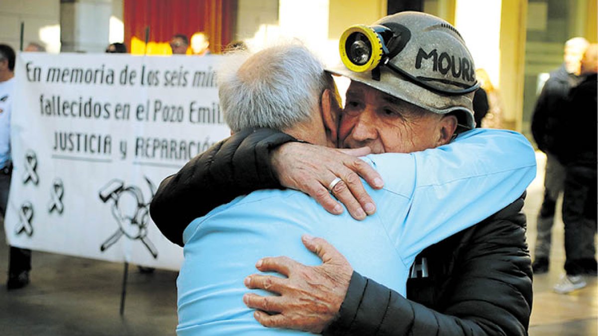 Dolor e indignación de las familias tras dos años esperando la sentencia.