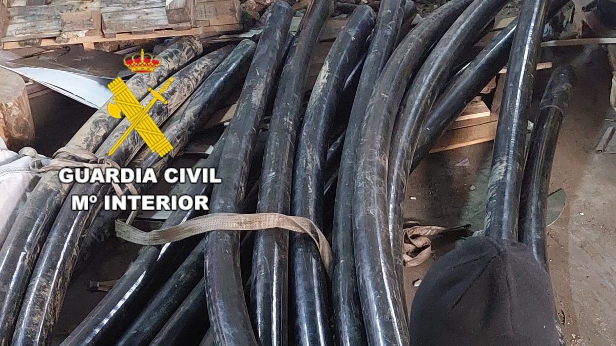 Imagen del material eléctrico sustraído.