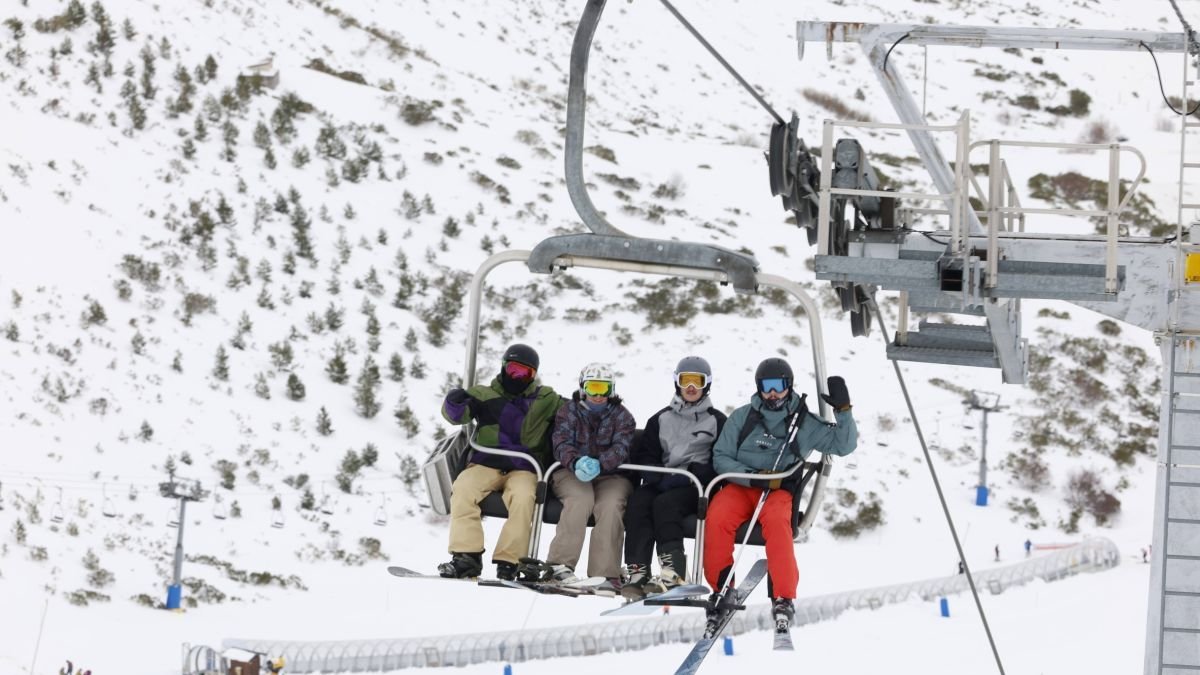 San Isidro abrió ayer sus puertas con siete remontes abiertos.