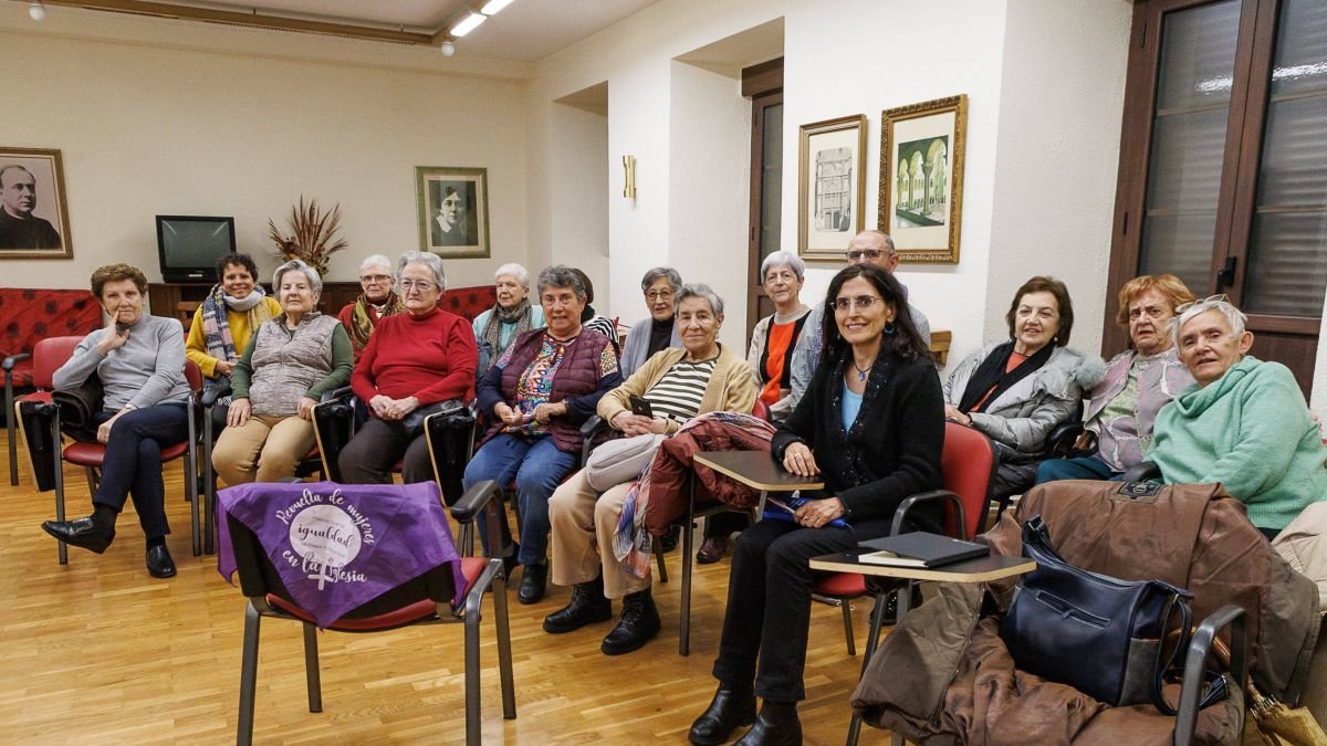 Reunión de La Revuelta de las Mujeres en la Iglesia de León esta semana.