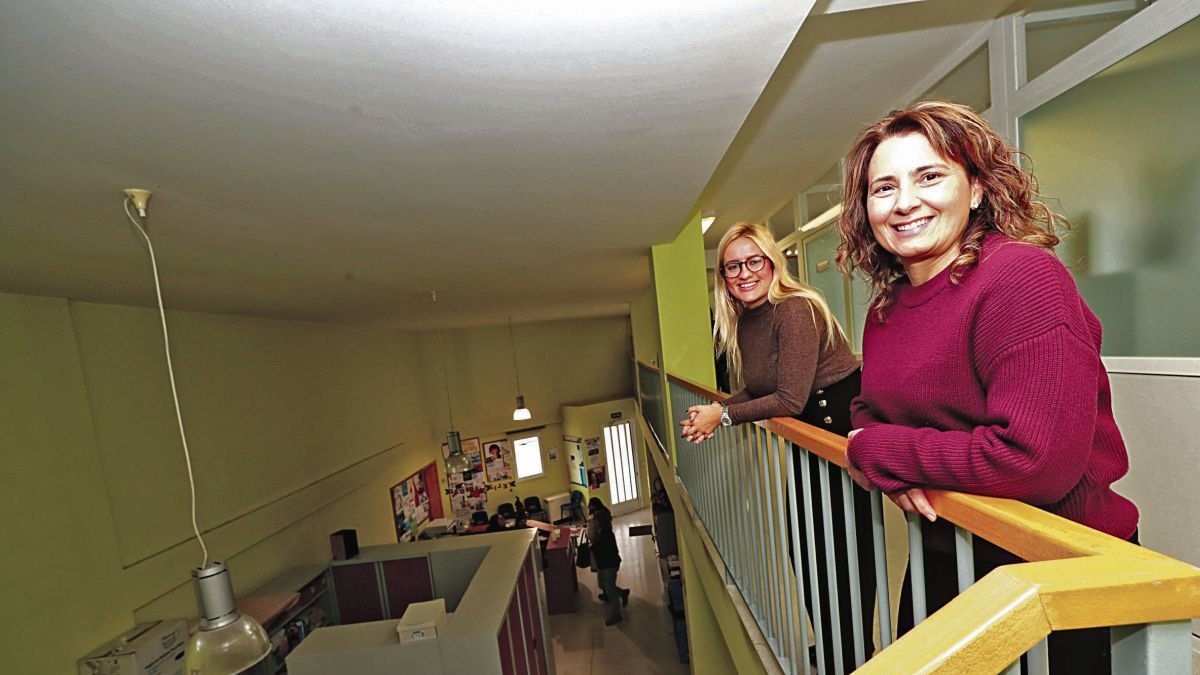 La concejala Alexandra Rivas y la directora de Mago Chalupa, Ana Dacosta.