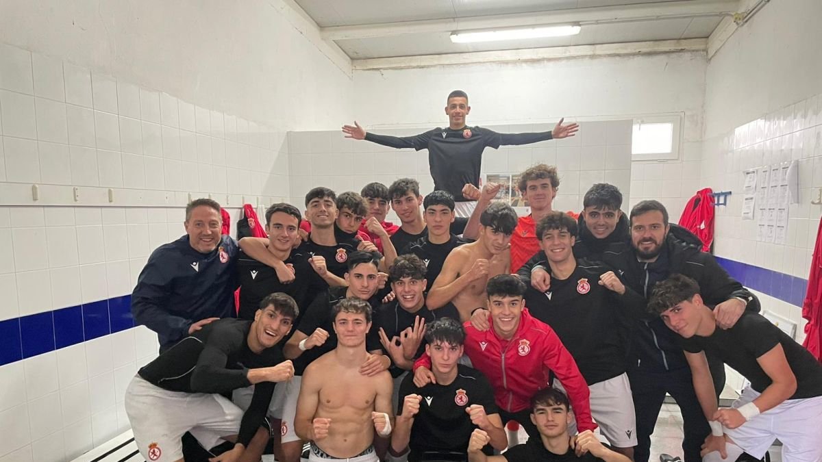 Los jugadores de la Cultural juvenil celebran su triunfo.
