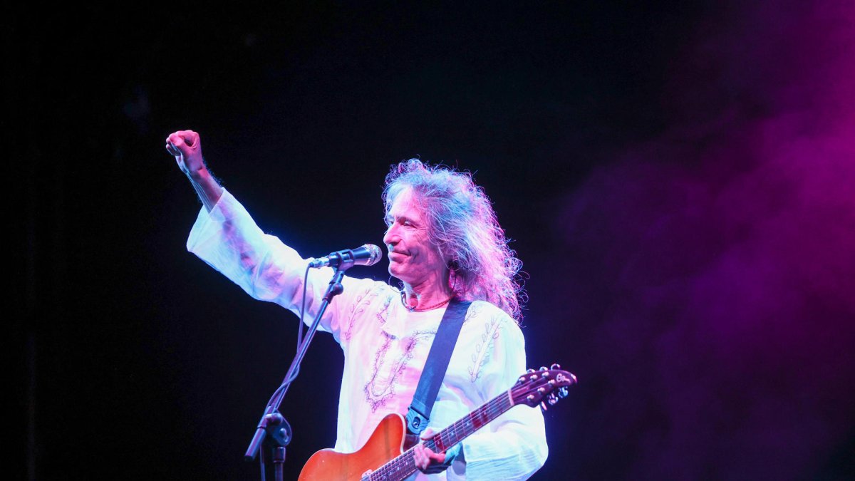 Muere Robe Iniesta, el líder de Extremoduro, a los 63 años