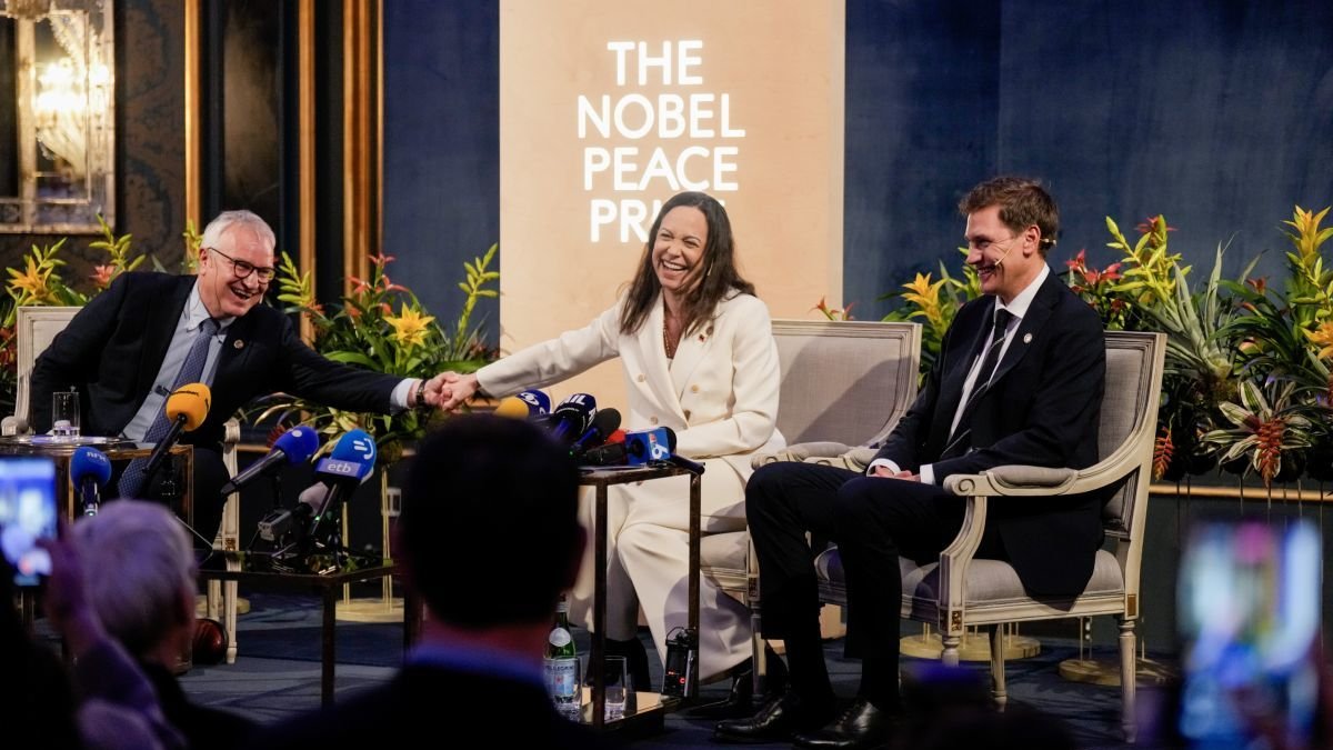 Maria Corina Machado con Jorgen Watne Frydnes y Kristian Berg Harpviken.
