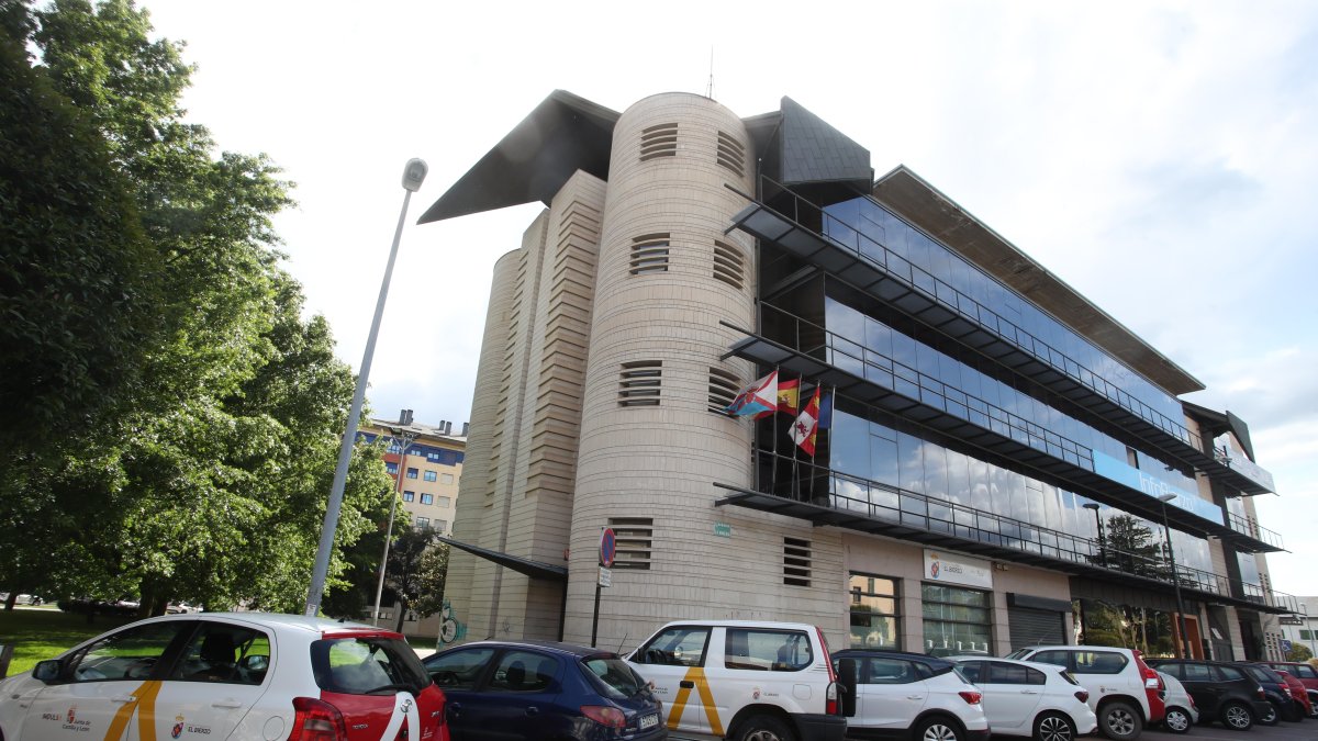 Exterior del edificio del Consejo Comarcal del Bierzo.