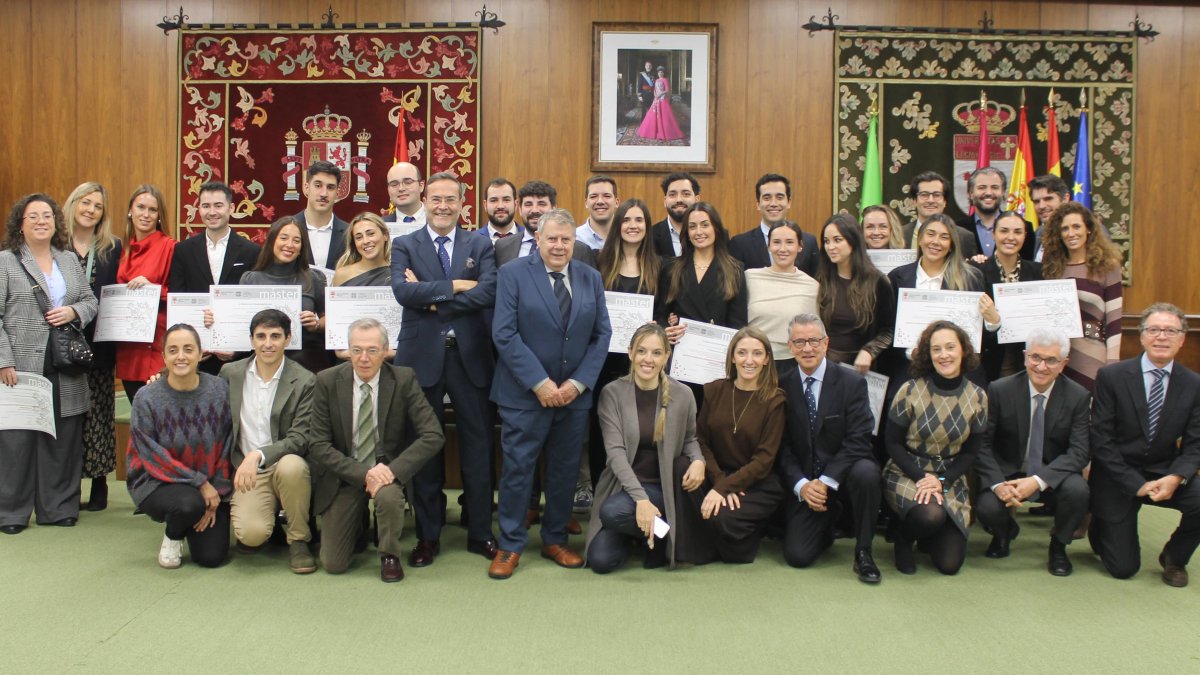 Graduación de la XV promoción del Máster en Cirugía Bucal, Implantología y Periodoncia de la ULE.