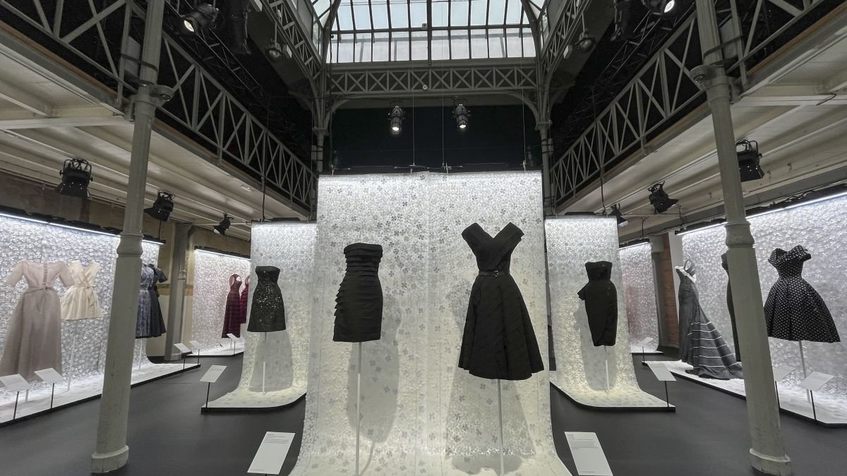 La Fundación Azzedine Alaïa abre la segunda de las dos exposiciones organizadas en París sobre Dior.