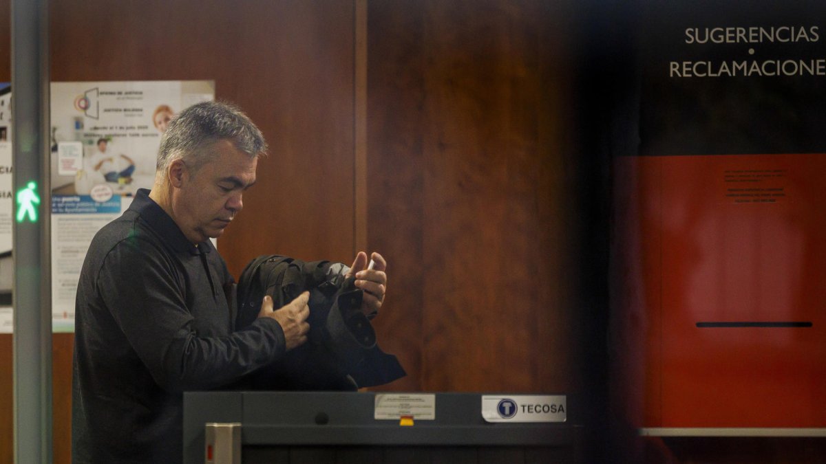 Cerdán reitera que dará la cara "cuanto tenga que darla" a su salida del  juzgado