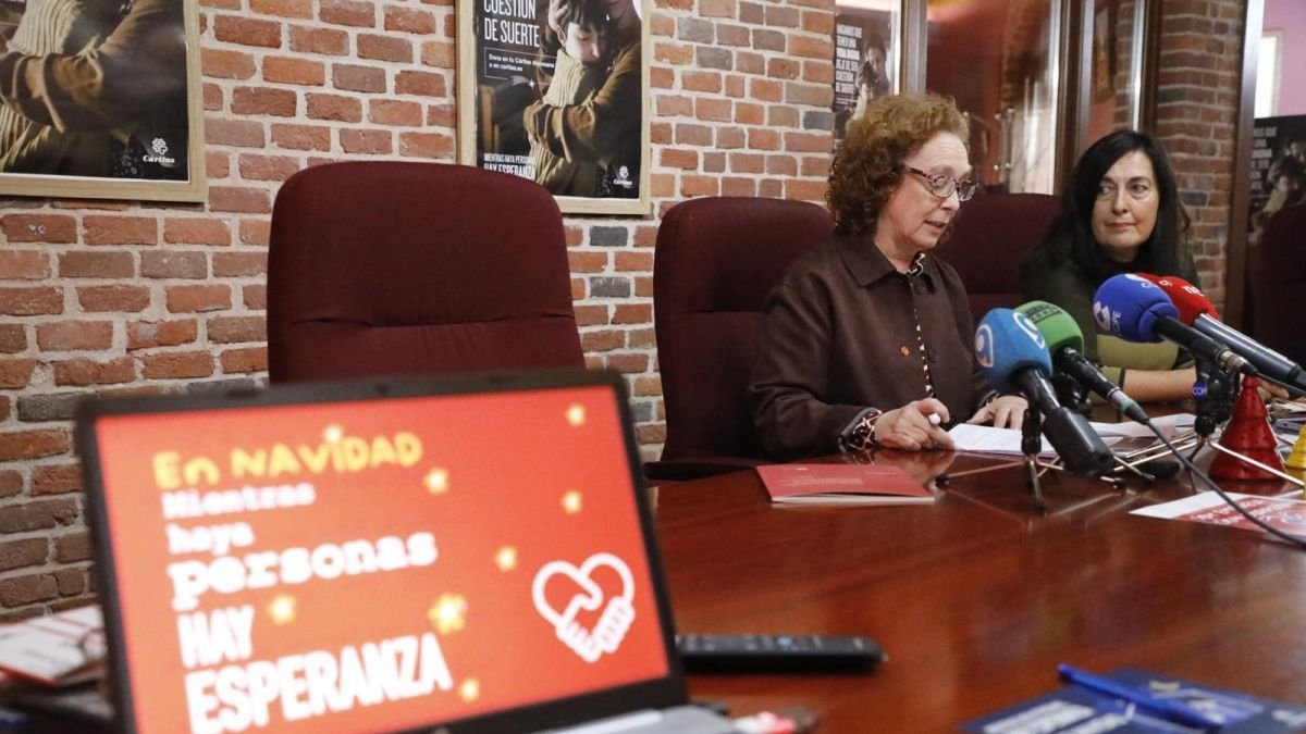 Aurora Baza, directora, y María Jesús Álvarez, gerente, en la rueda de prensa.