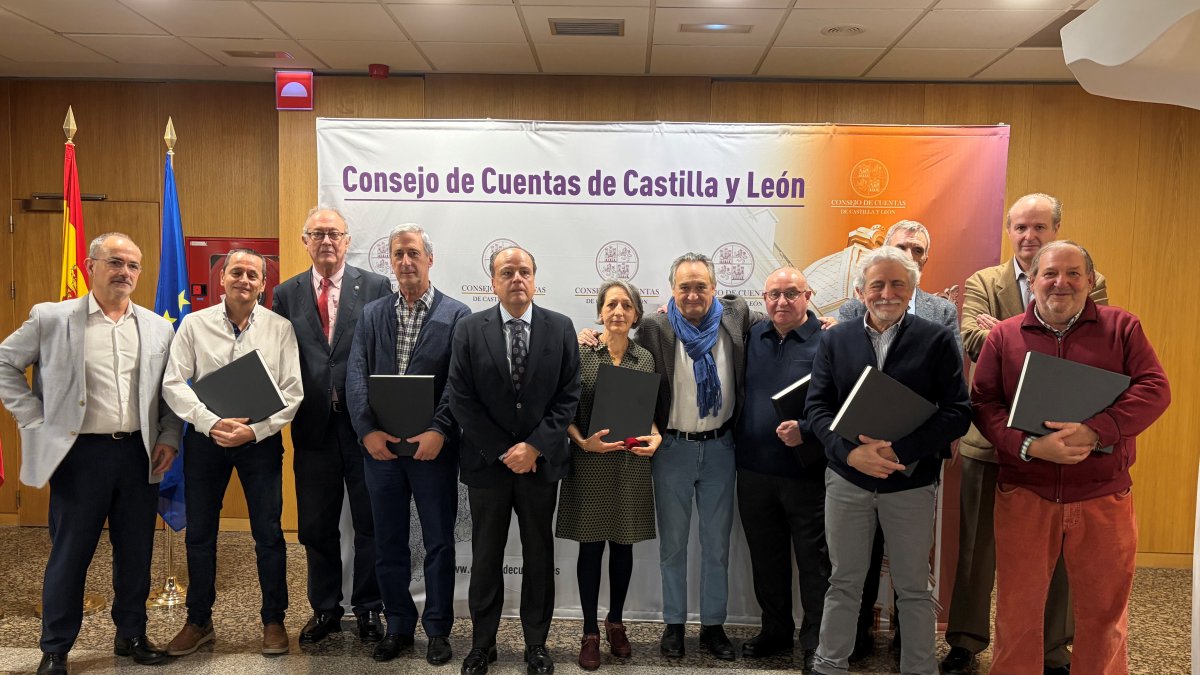 El Consejo de Cuentas homenajea a sus empleados más veteranos.