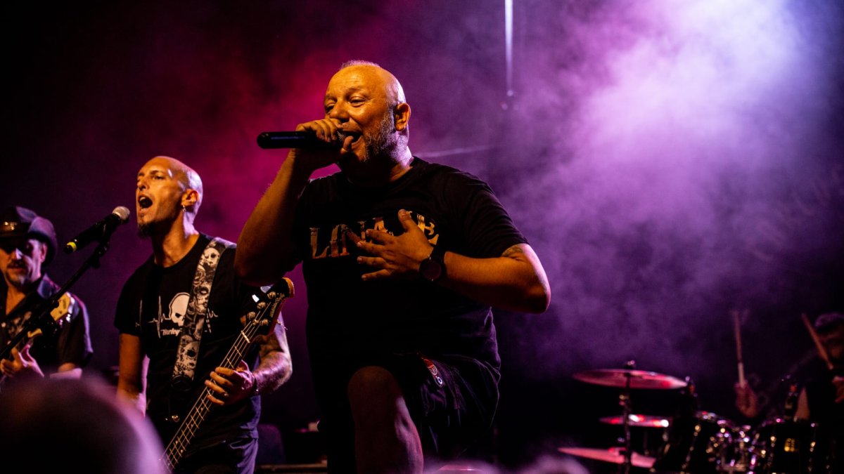 Carlos Balacera y Los Cañones Recortados.