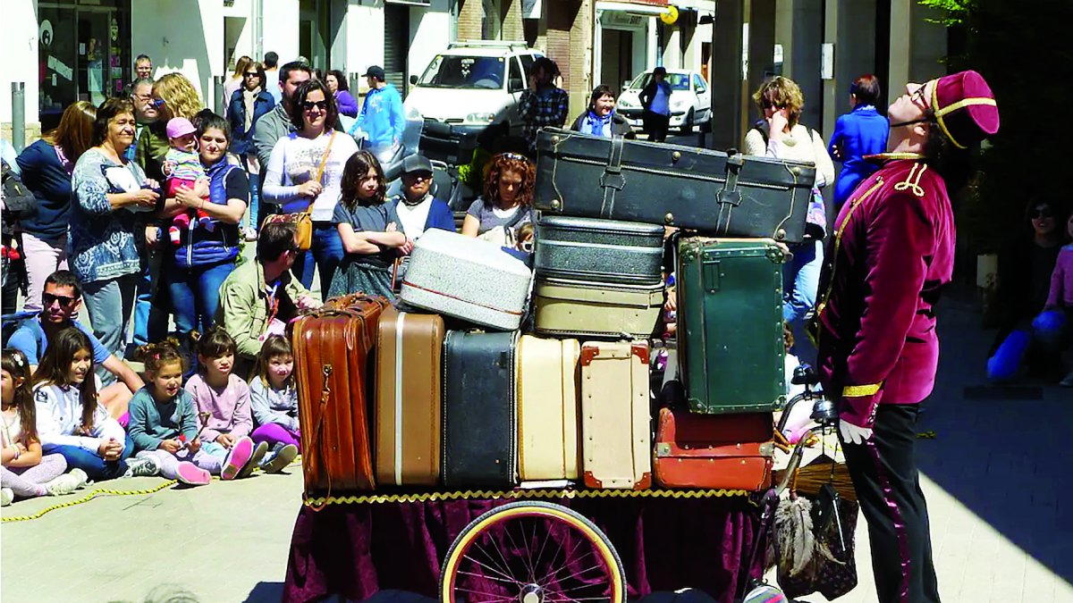El Festival Bembibre Vive la Magia llena de ilusión la villa.