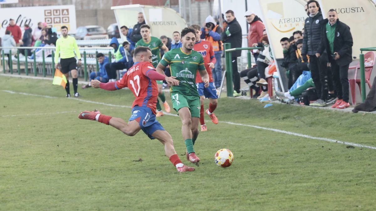 Adri Álvarez en un lance del partido en La Eragudina.