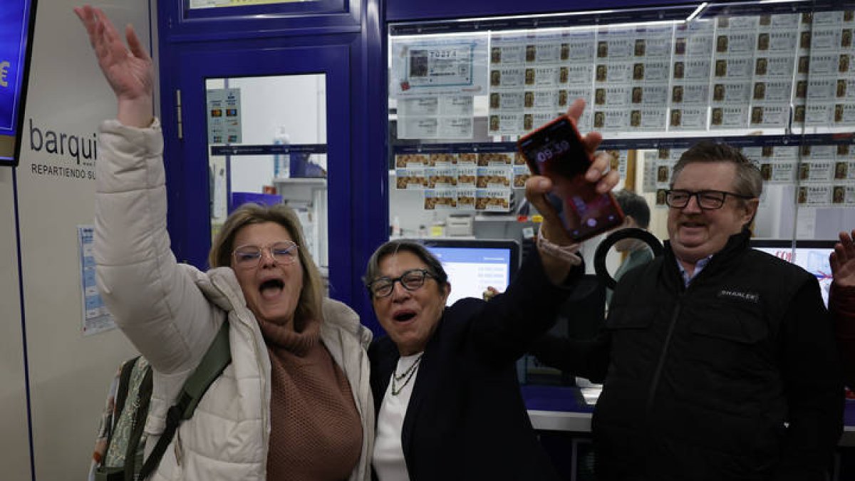 El 70048, segundo premio del sorteo de la Lotería de Navidad, vendido íntegramente en Madrid