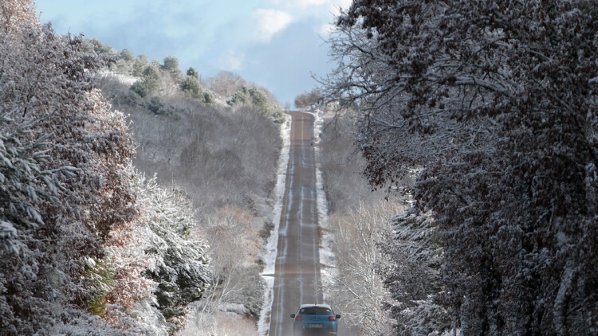 Nieve en una carretera leonesa