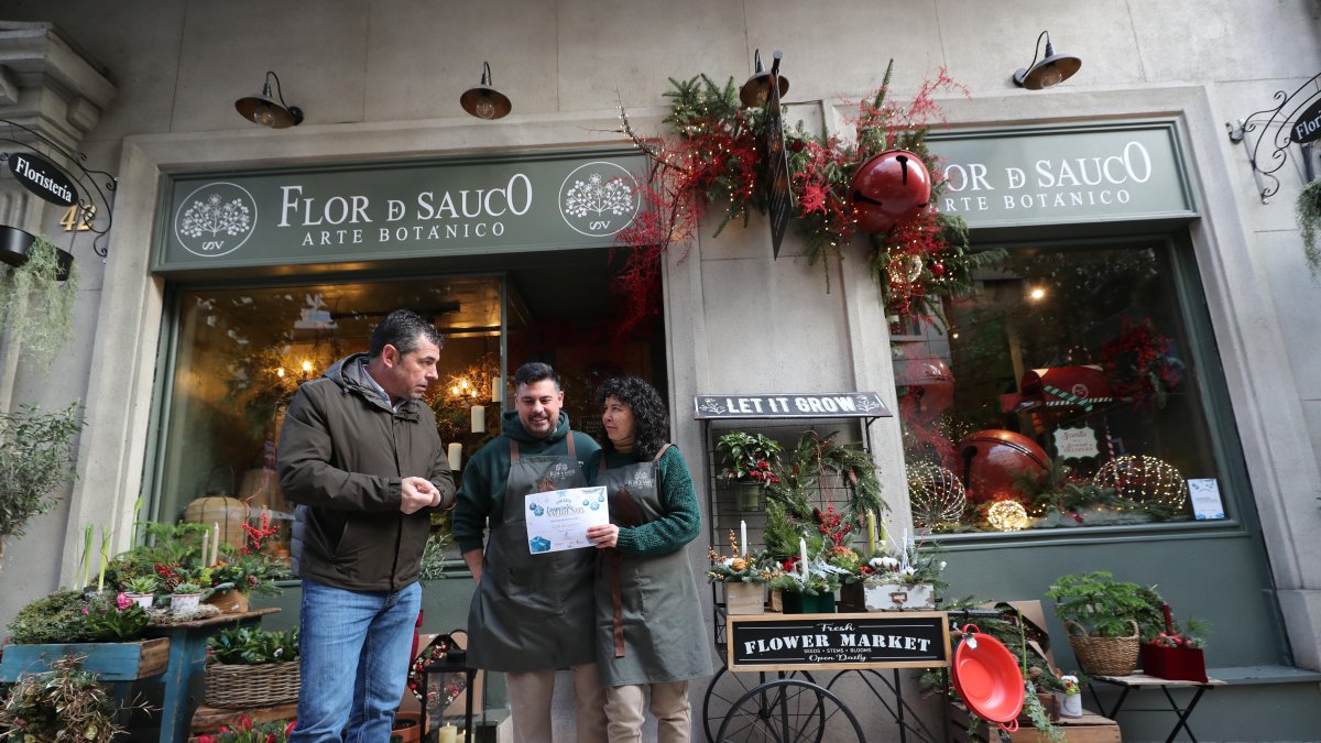 Morán junto a Flor de Sauco