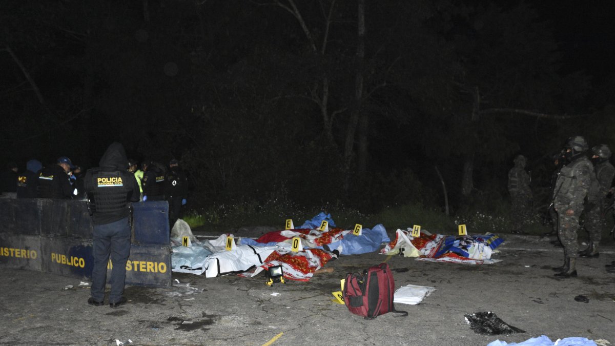 Al menos quince personas pierden la vida en accidente de autobús en el oeste de Guatemala