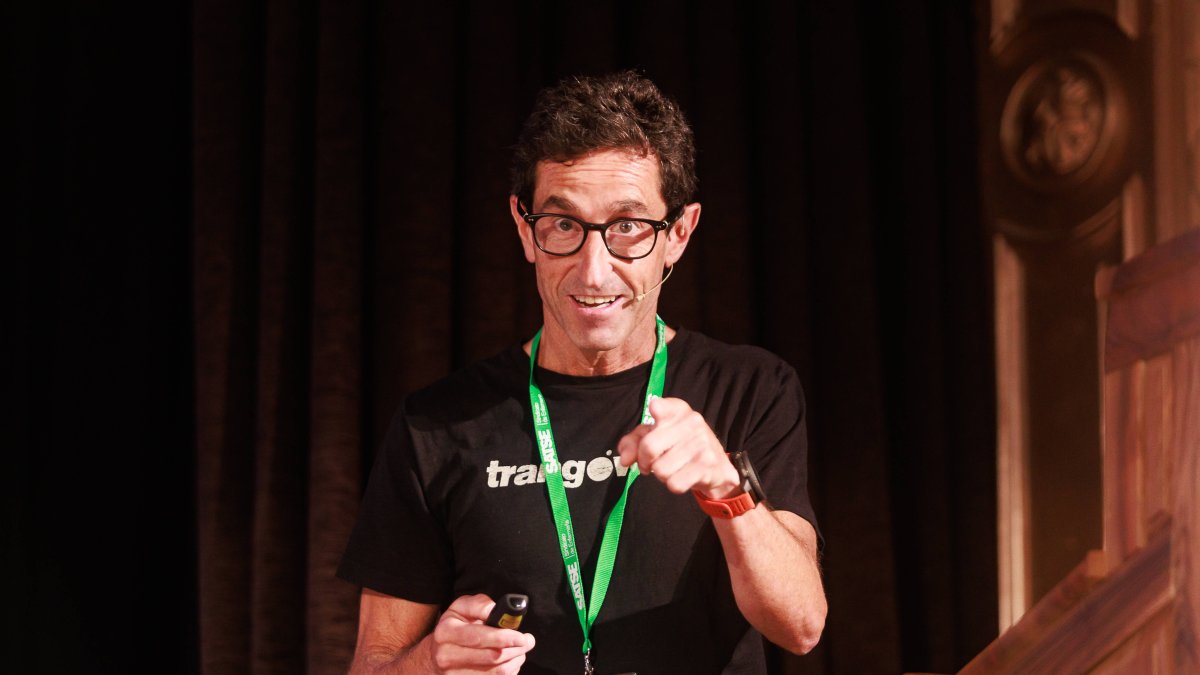 Jorge García-Dihinx durante su charla en junio en León, en las cuartas jornadas sobre salud organizadas por el sindicato Satse.