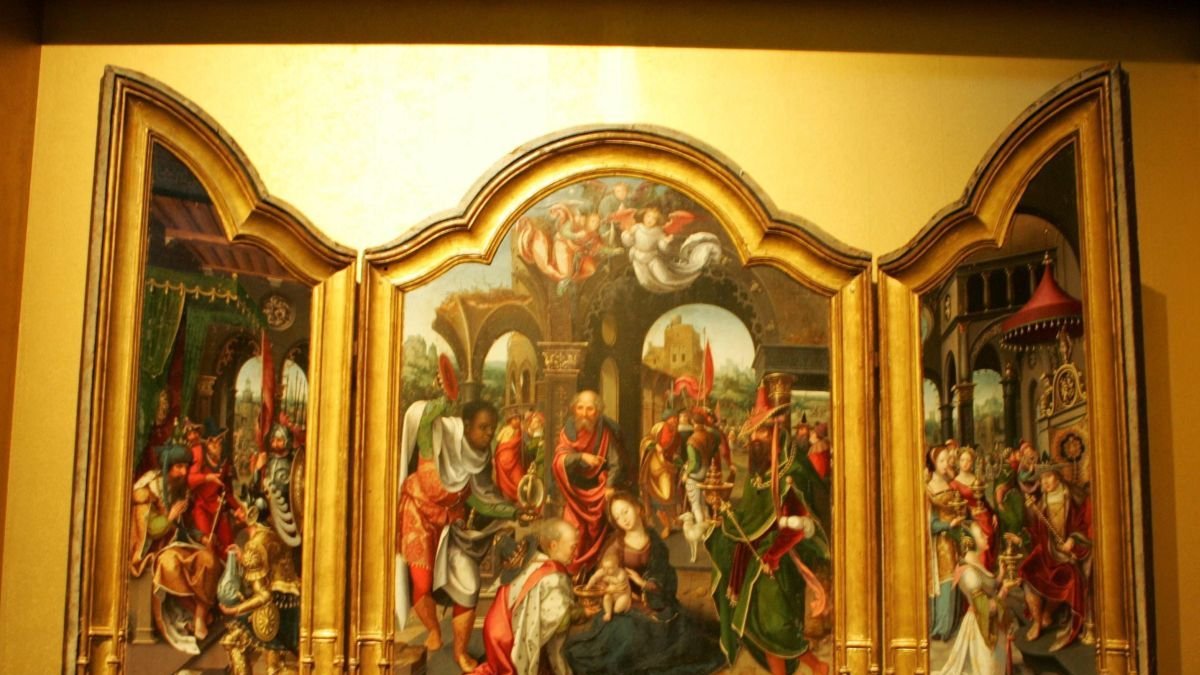 Imagen de una tabla con la Adoración de los Reyes.