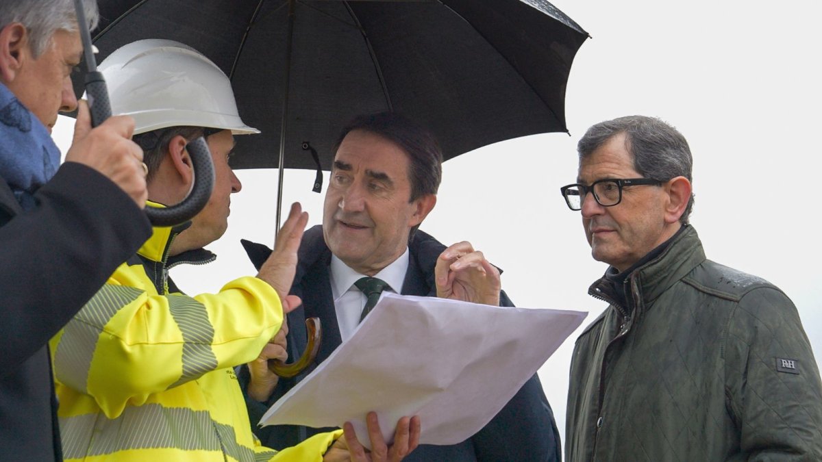El consejero de Medio Ambiente, Vivienda y Ordenación del Territorio, Juan Carlos Suárez-Quiñones, visita el Parque Tecnológico de León.