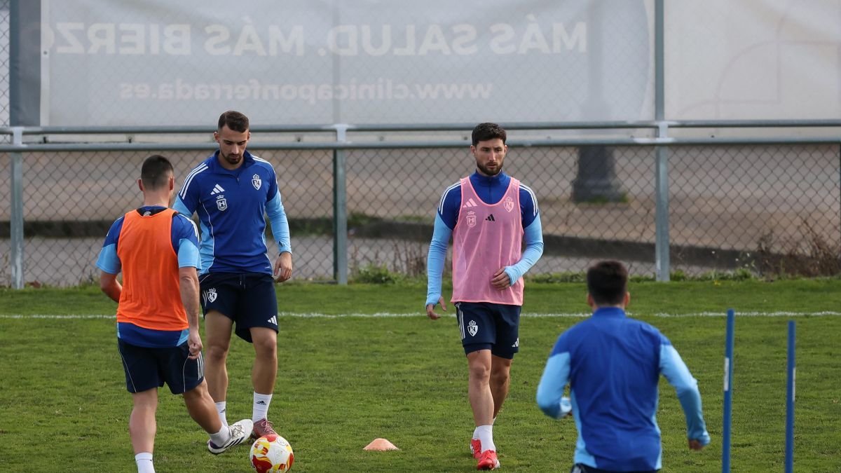 La plantilla de la Deportiva prepara el choque de Lezama.
