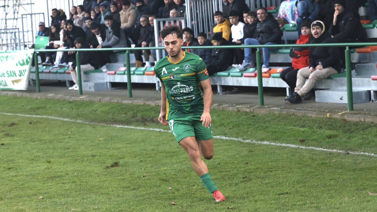 Adri Álvarez, en el partido de la pasada jornada frente al Numancia en La Eraguidina.