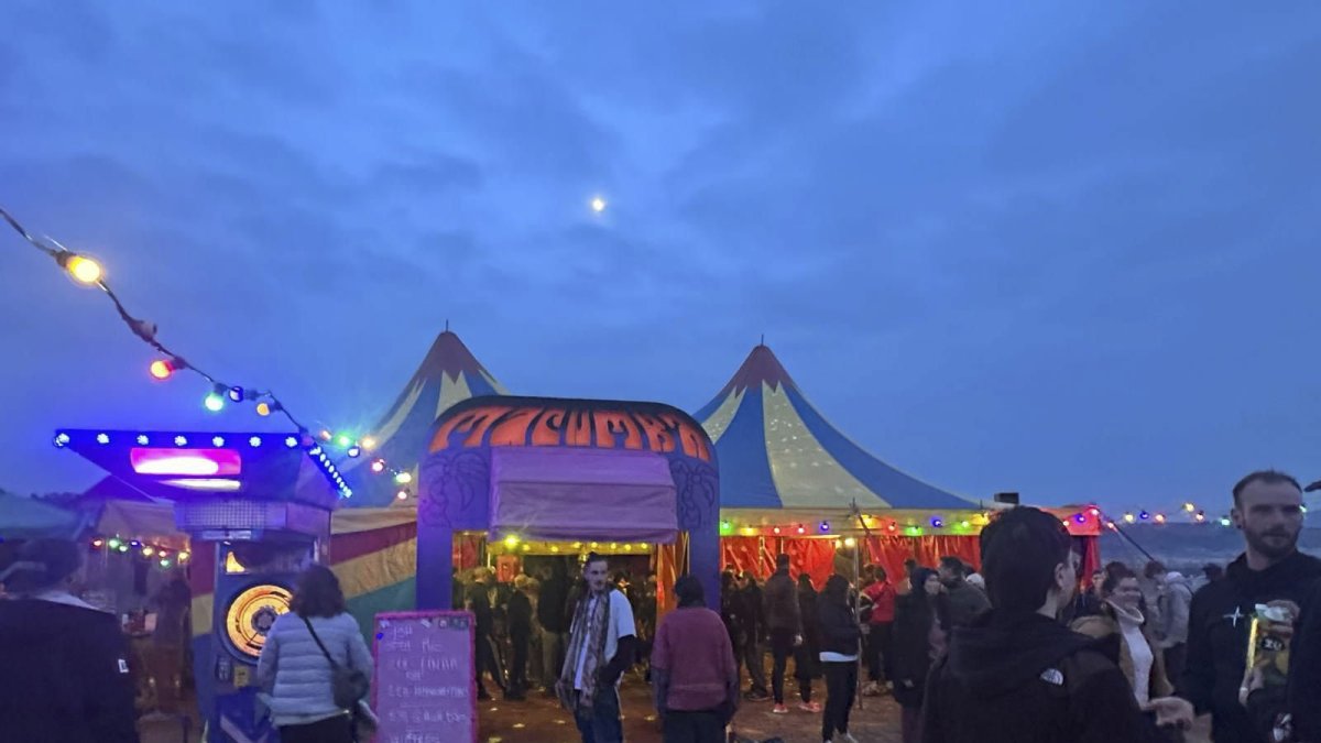 Una imagen nocturna de la macro fiesta que se celebra en Albacete desde el 31 de diciembre.