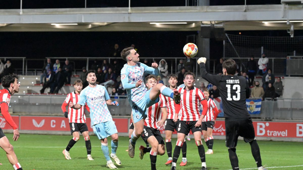 Los jugadores de la Ponferradina no dieron una alegría a su fiel afición en el comienzo competitivo del año 2026.