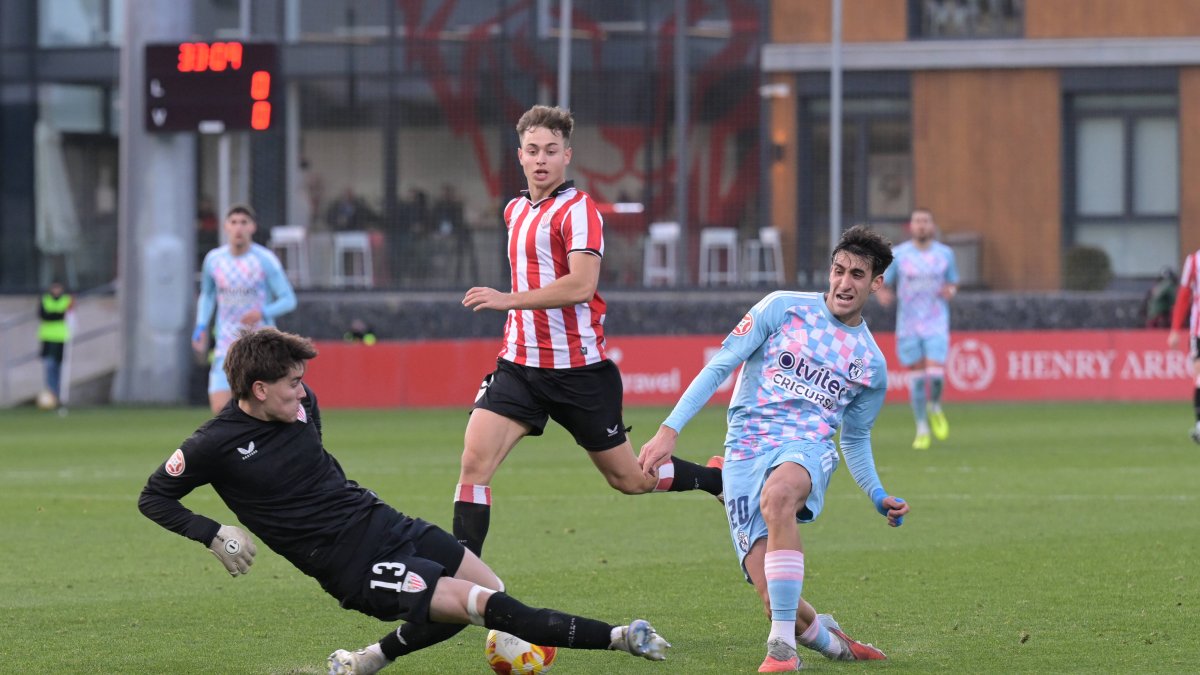 La SD Ponferradina gozó de ocasiones pero no las metió y lo pagó con otra derrota.