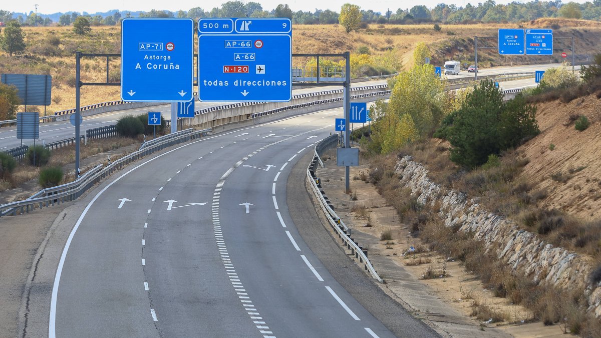 Entronque de la LE-30 y la autopista León-Astorga