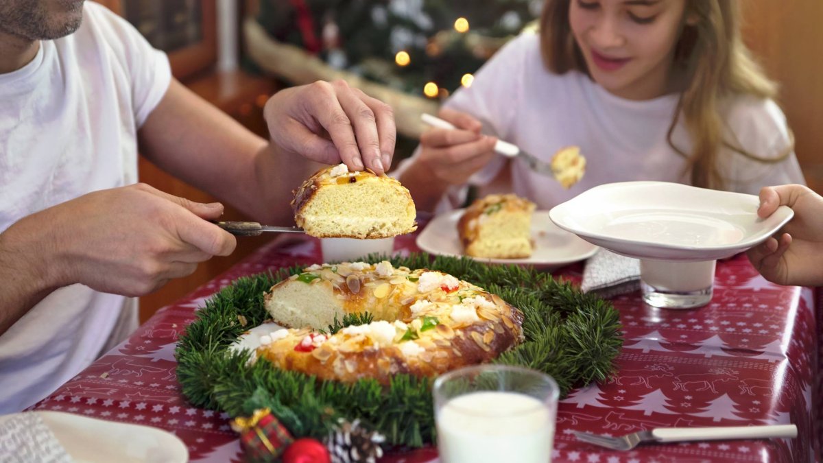 El desayuno del 6 de enero con roscón de Reyes es una tradición en muchos hogares españoles, incluso cuando se recurre a opciones de supermercado.