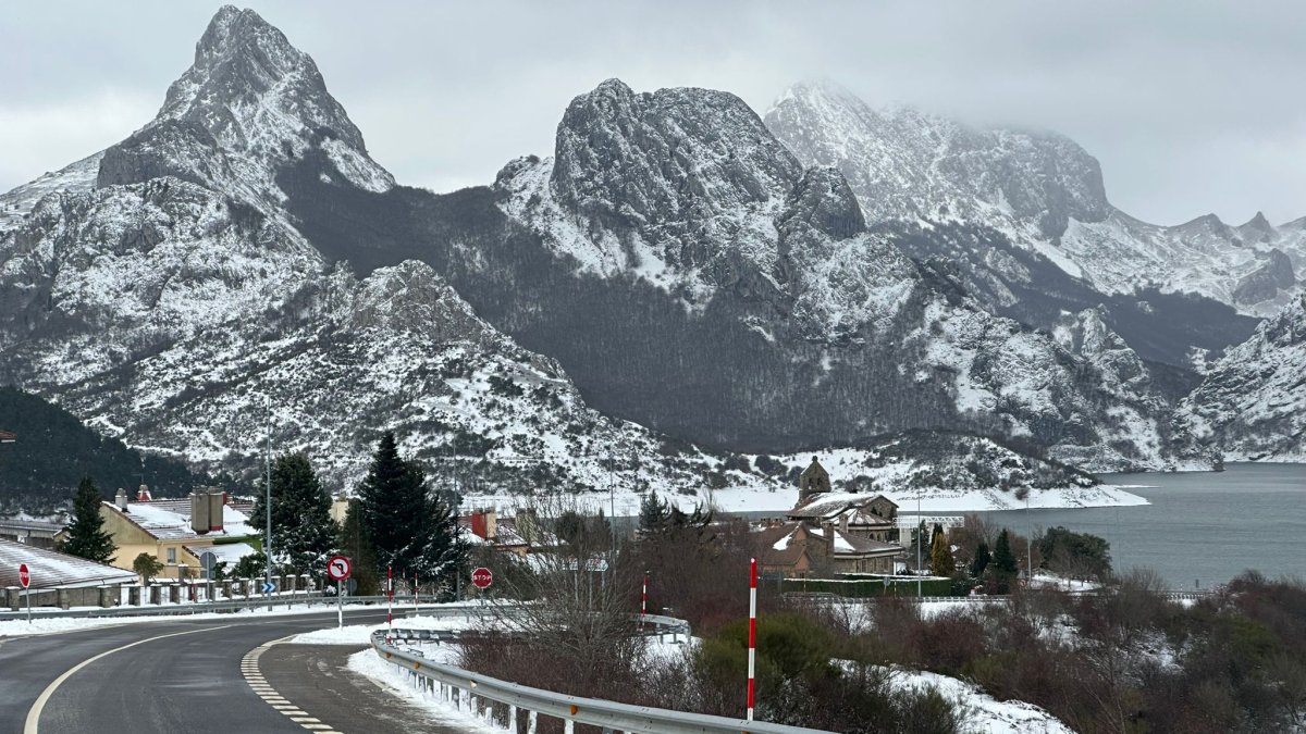 Nieve en Riaño este martes de Reyes.