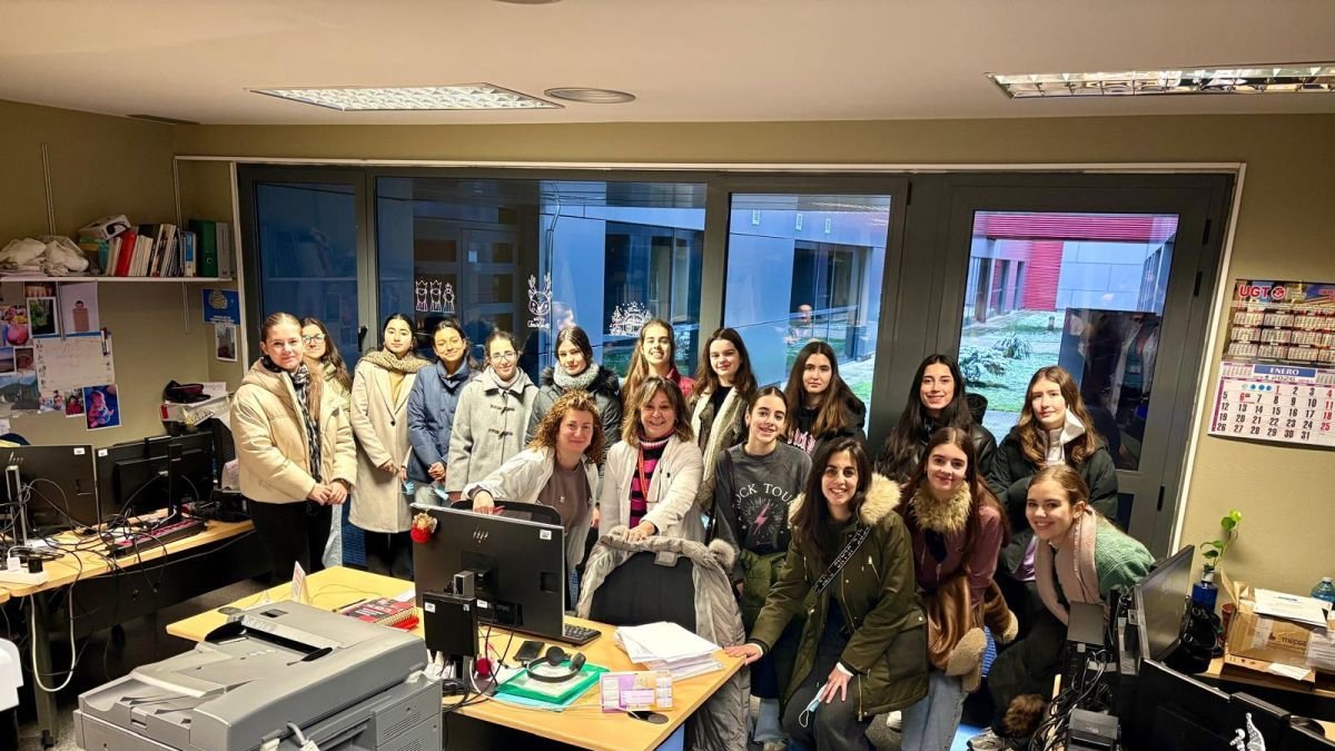 Imagen de la visita de alumnas del programa Stem Talent Girl al Caule.