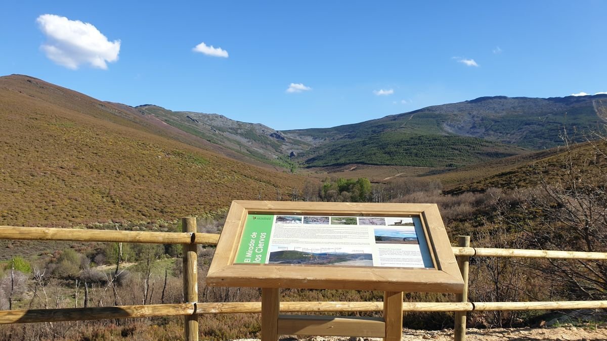 El mirador de Los Ciervos de Valdavido es uno de los lugares privilegiados para ver el cielo nocturno en Cabrera.