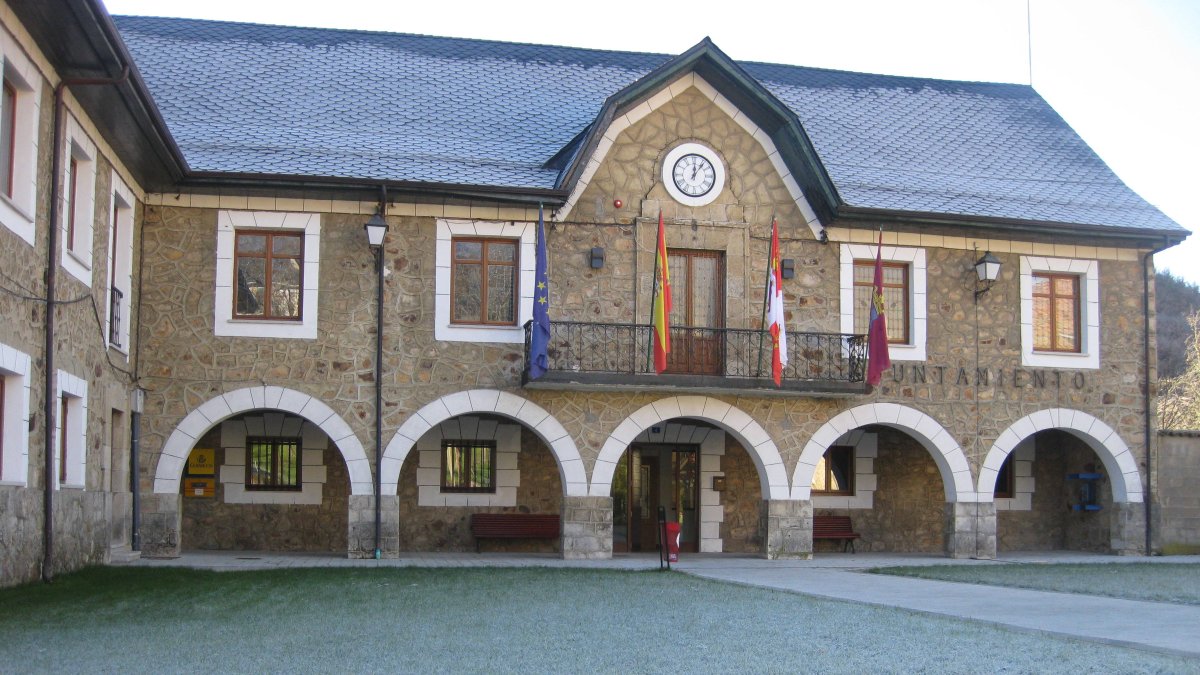 FACHADA DEL AYUNTAMEINTO DE SABERO