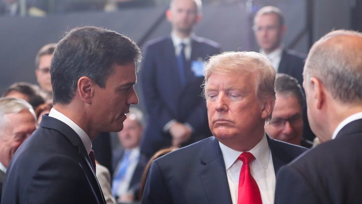 Sánchez y Trump en la cumbre de jefes de estado de la Otan en Bruselas el 11 de julio de 2018.