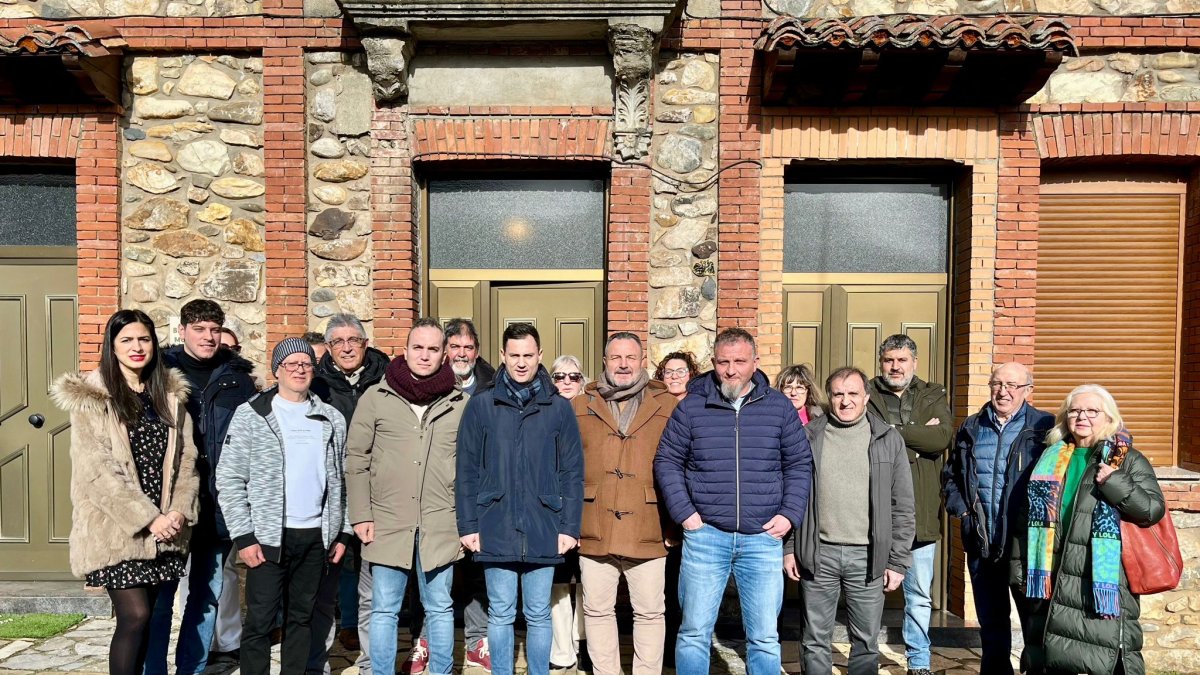Representantes provinciales y locales del PSOE se reunieron en la montaña