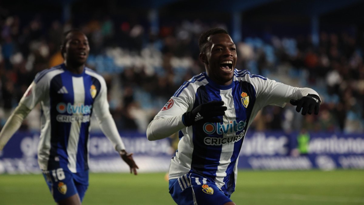La SD Ponferradina recuperó la sonrisa con su triunfo frente al Ourense CF.