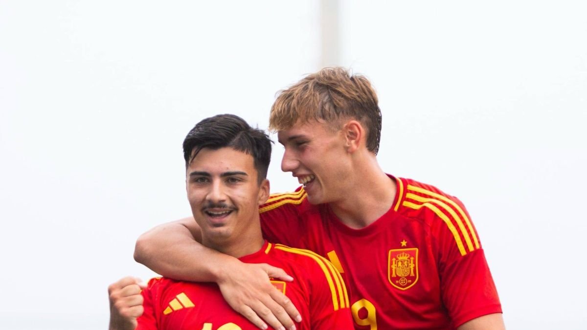 Paco Cortes, a la izquierda, vuelve a la selección.