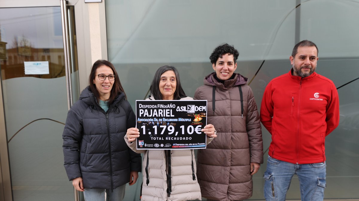 La concejala entregó hoy el cheque al colectivo