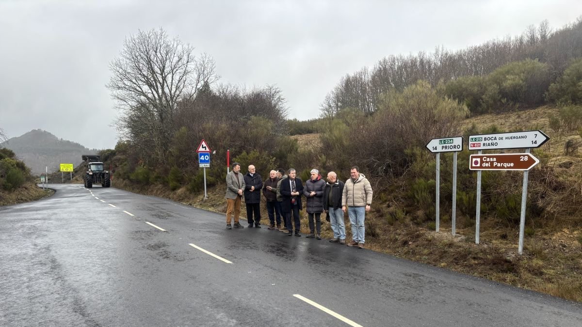Autoridades y representantes municipales de la zona visitaron la carretera.