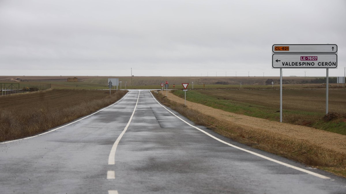 Un tramo de la carretera de Matadeón a Matanza
