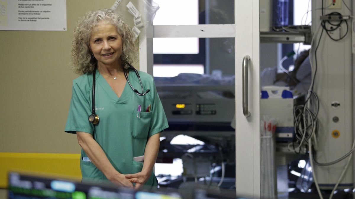 Ana María Domínguez Berrot, coordinadora de Trasplantes y jefa de la UCI en el Caule.