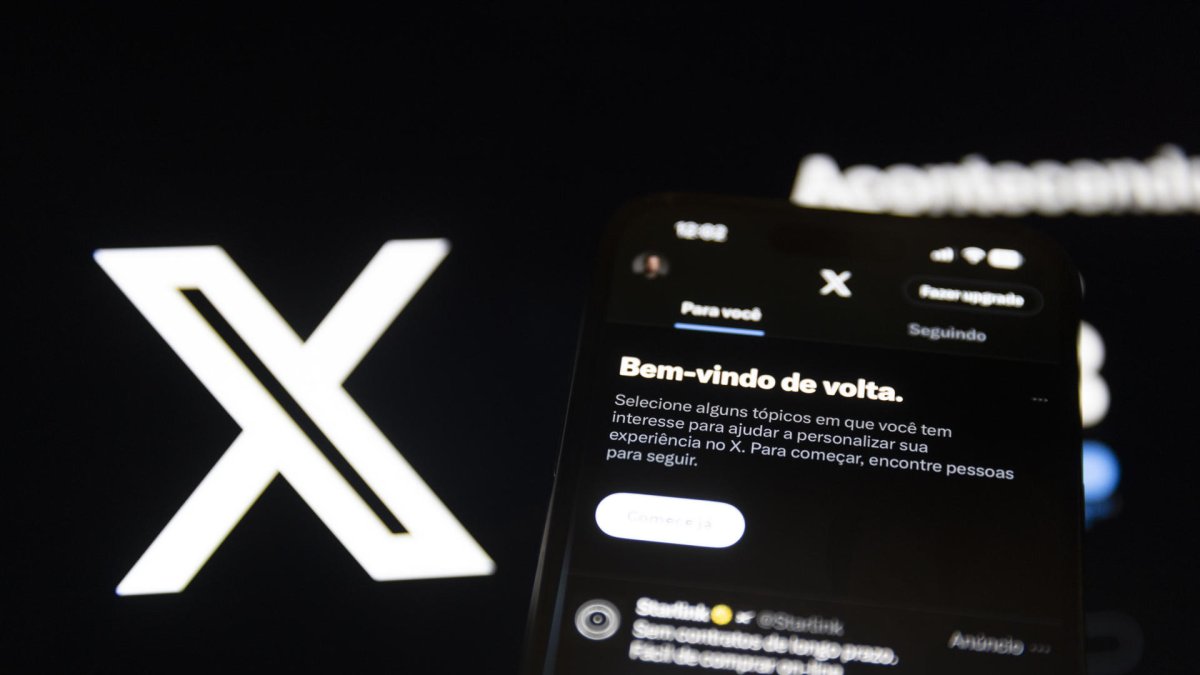 Fotografía de archivo que muestra la pantalla de un celular con acceso a la aplicación de la red social X, antes Twitter. EFE/ Isaac Fontana ARCHIVO.
