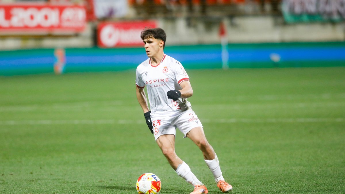 Juan Larios deja la Cultural al cortar su club, el Southampton inglés, la cesión al equipo leonés.