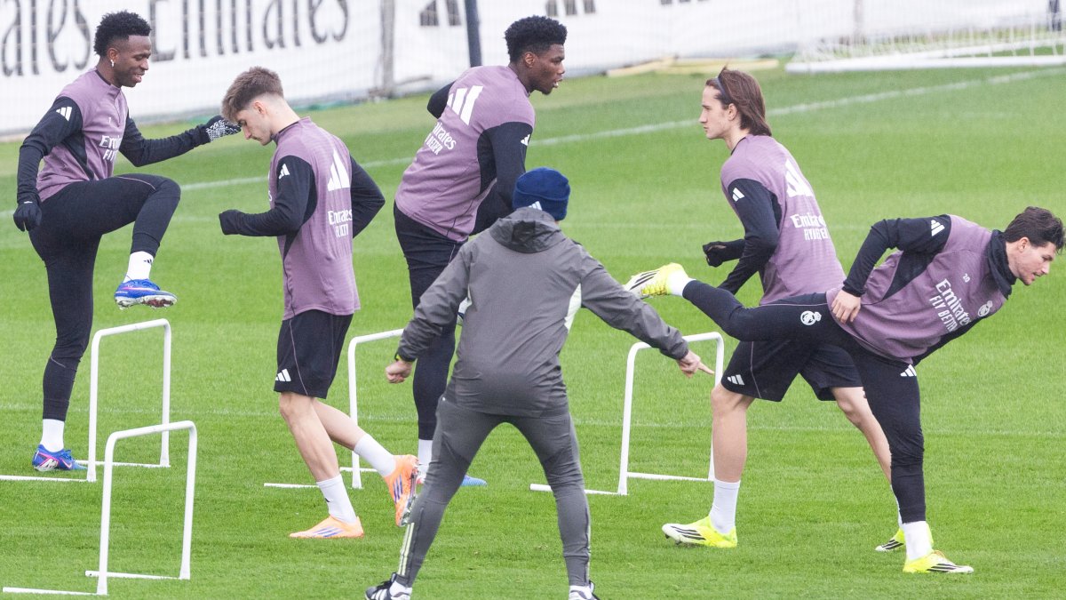 El Real Madrid se entrena antes del partido contra el Levante.