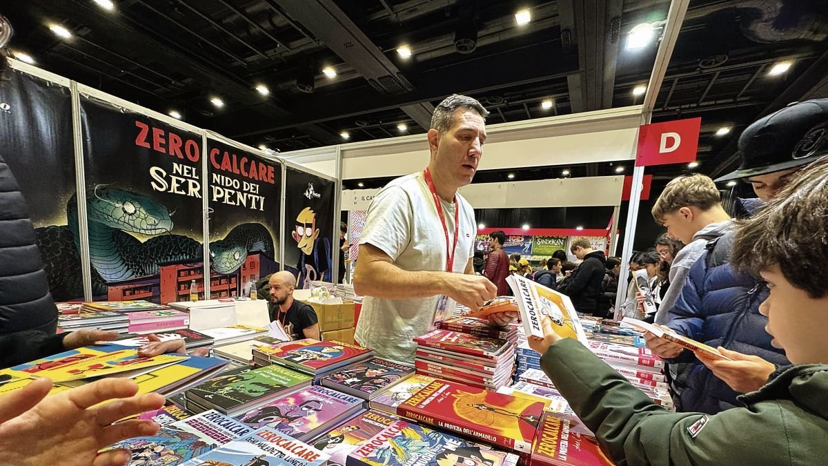 El italiano Zerocalcare ha presentado su novela gráfica ‘Más allá de los escombros’.