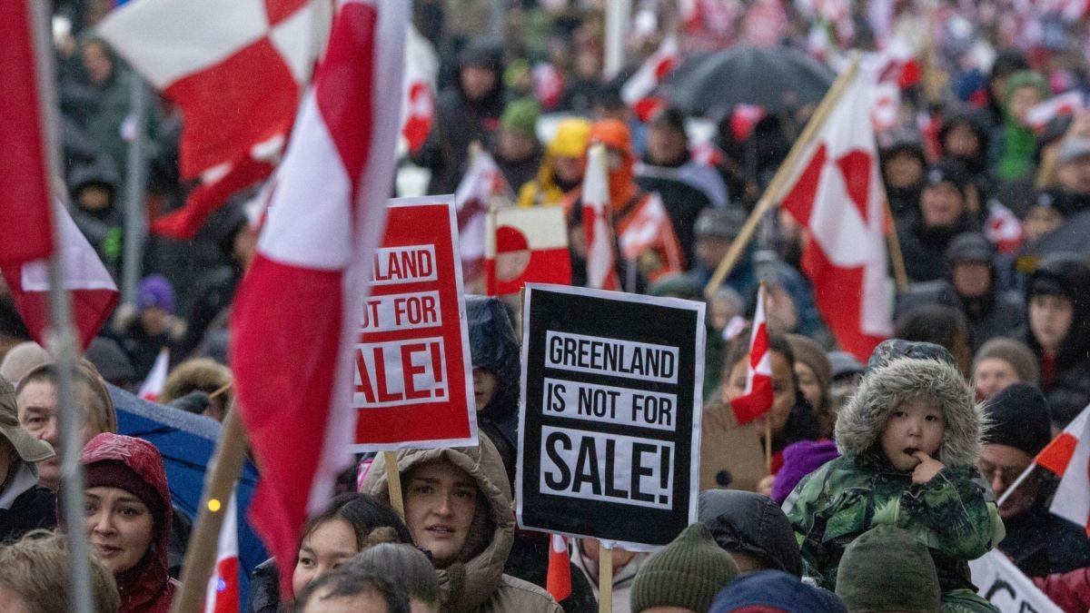 Trump anuncia aranceles a los países con tropas en Groenlandia hasta compra de isla