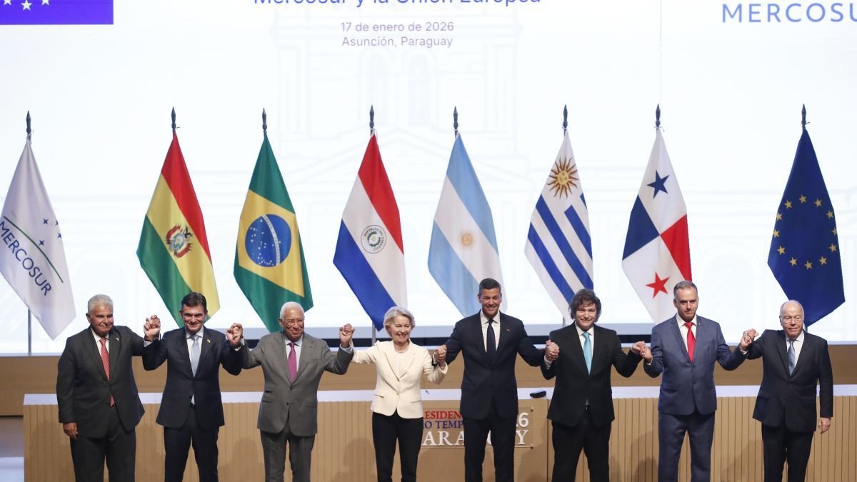 Los representantes de la UE y Mercosur celebran el acuerdo de Asunción.