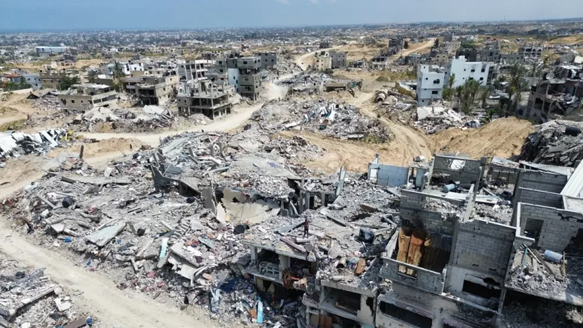 Vista aérea tomada con un dron que muestra la destrucción general en la ciudad de Khan Yunis en la Franja de Gaza.